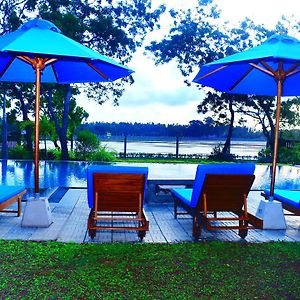 Diya Dahara Lake Resort